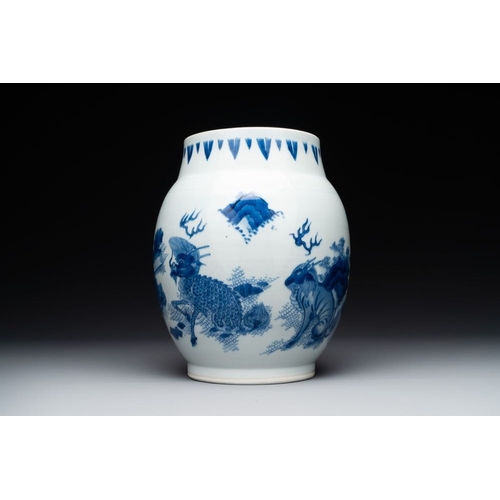 867 - A Chinese blue and white 'mythical animals' vase, Transitional periodH.: 25 cmThe absence of a condi... 