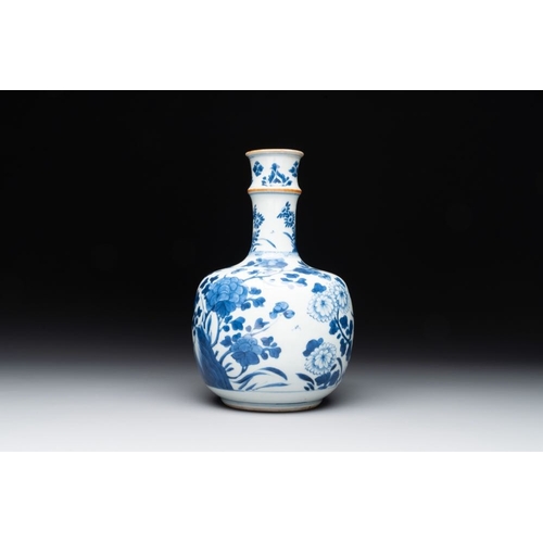 880 - A Chinese blue and white bottle-shaped huqqa base with floral design for the Islamic market, KangxiH... 