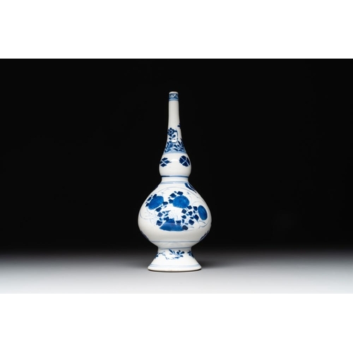 883 - A Chinese blue and white rosewater sprinkler with floral design for the Islamic market, KangxiH.: 19... 