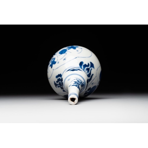 883 - A Chinese blue and white rosewater sprinkler with floral design for the Islamic market, KangxiH.: 19... 