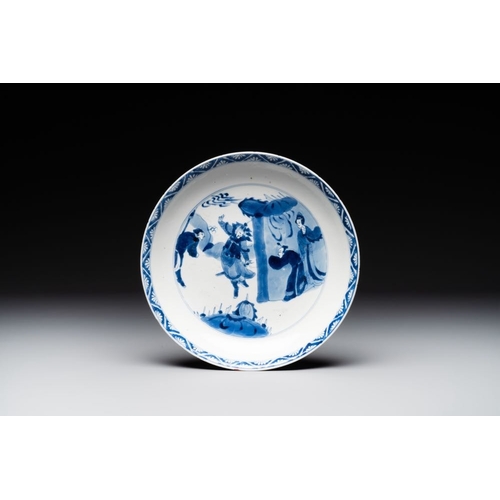 900 - A Chinese blue and white 'warrior' plate, Chenghua merk, KangxiDia.: 21,2 cmThe absence of a conditi... 