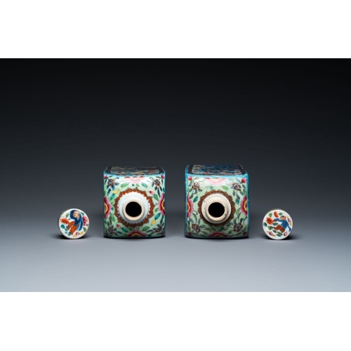 902 - A pair of Chinese blue and white square flasks with European overdecoration, KangxiH.: 27,5 cm (incl... 