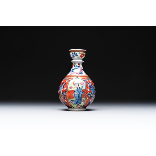 905 - A Chinese English-decorated blue and white garlic-mouth vase, KangxiH.: 13 cmThe absence of a condit... 