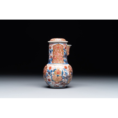 906 - A Chinese English-decorated blue and white jug and cover, KangxiL.: 11 cm - H.: 14,5 cmThe absence o... 