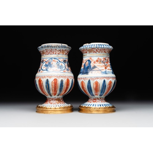 907 - A pair of Chinese Imari-style casters or vases with gilt bronze mounts, KangxiH.: 15 cmThe absence o... 