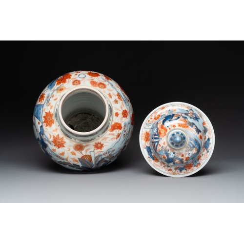 908 - A pair of fine Chinese Imari-style vases and covers with narrative design, KangxiH.: 43,5 cmThe abse... 