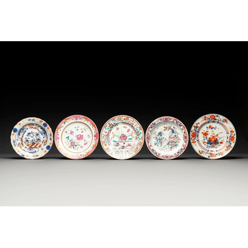 910 - A group of thirteen Chinese blue, white and famille rose plates and a bowl, late Ming/early QingDia.... 