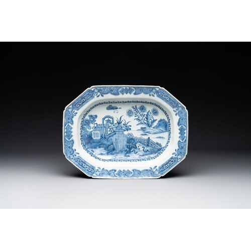 912 - Three Chinese blue and white plates, three saucers and an octagonal dish, QianlongDim.: 37 x 27,8 x ... 