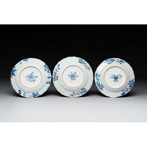 912 - Three Chinese blue and white plates, three saucers and an octagonal dish, QianlongDim.: 37 x 27,8 x ... 