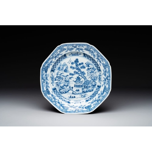 912 - Three Chinese blue and white plates, three saucers and an octagonal dish, QianlongDim.: 37 x 27,8 x ... 