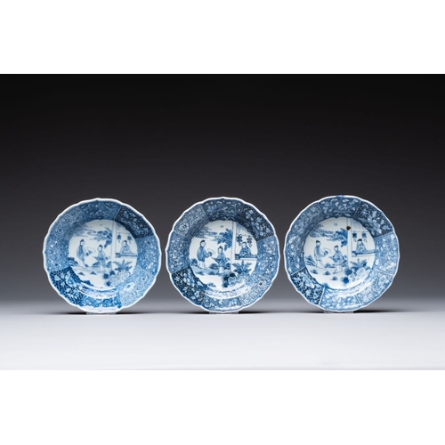 917 - Five Chinese blue and white 'Xi Xiang Ji' plates, QianlongDia.: 16 cmThe absence of a condition repo... 