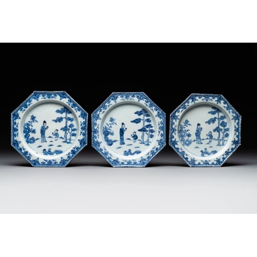 919 - Six Chinese blue and white plates probably after a European silver model, QianlongDia.: 19 cm The ab... 