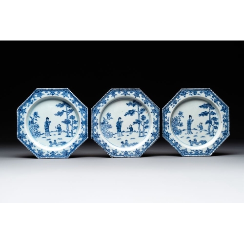 919 - Six Chinese blue and white plates probably after a European silver model, QianlongDia.: 19 cm The ab... 