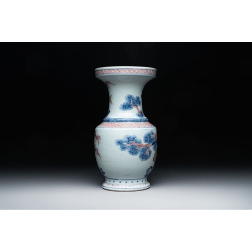 924 - A fine Chinese blue, white and copper-red 'magpie and pine tree' vase, Yongzheng/QianlongH.: 37 cm
 ... 