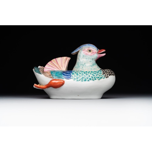 931 - A Japanese Kakiemon model of mandarin duck, Edo, late 17th C.L.: 19 cm - H.: 12,3 cm
 Ref.: Christie... 