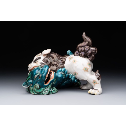 934 - A Japanese polychrome-glazed group of playing Buddhist lions, 18/19th C.Dim.: 20,5 x 18 x 16 cmThe a... 