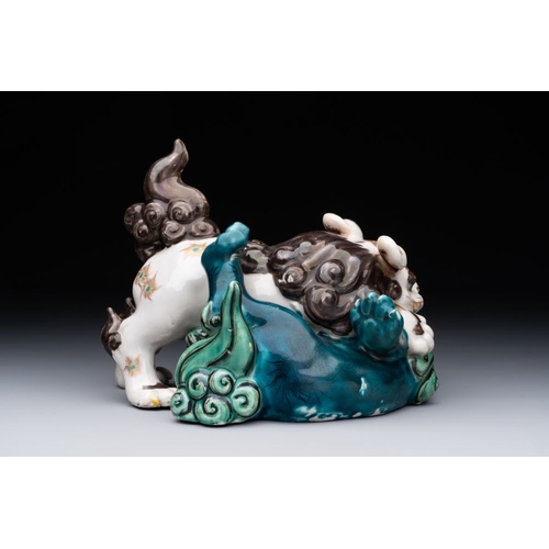 934 - A Japanese polychrome-glazed group of playing Buddhist lions, 18/19th C.Dim.: 20,5 x 18 x 16 cmThe a... 