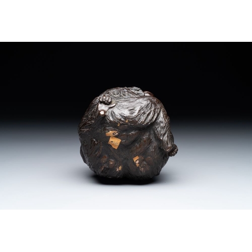 937 - A Japanese bronze okimono with three monkeys, Yoshinobu seal mark, Meiji periodH.: 11,8 cm
 Weight: ... 