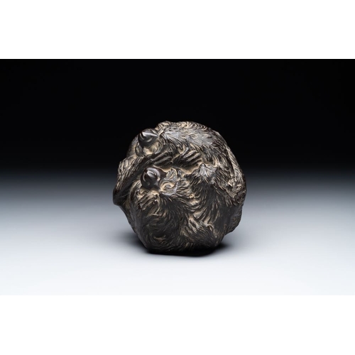 937 - A Japanese bronze okimono with three monkeys, Yoshinobu seal mark, Meiji periodH.: 11,8 cm
 Weight: ... 