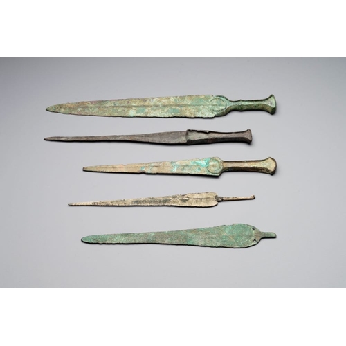 939 - Four bronze daggers and a sword, Luristan and Syria, 1st C. B.C.Dim.: 41,6 x 5,2 cm (the longest)Dim... 