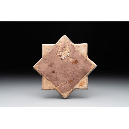 943 - An intact Kashan lustre-glazed star tile, Persia, 13/14th C.Dim.: 20 x 20,5 cmThe absence of a condi... 