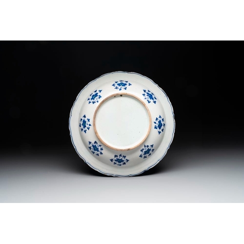 947 - A polychrome Iznik 'grape' dish, Turkey, ca. 1570Dia.: 35 cm
 Provenance: - A Belgian private collec... 