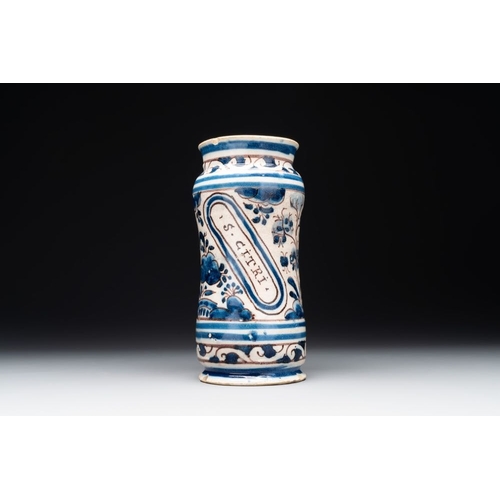 950 - A blue, white and manganese Portuguese faience albarello, 17th C.H.: 23 cmThe absence of a condition... 