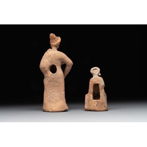 964 - Two terracotta female figures and two fragments with figural design, Italy, 7/4th C. B.C.L.: 23,5 cm... 