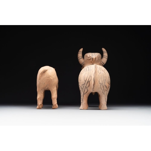 965 - A varied collection of four terracotta animal sculptures and two bowls, Indus Valley, Iran, Pakistan... 