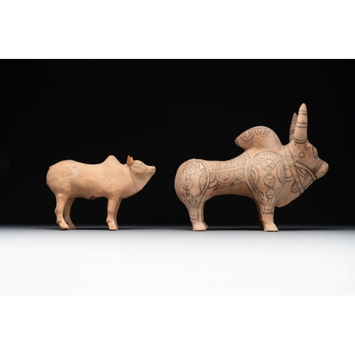 965 - A varied collection of four terracotta animal sculptures and two bowls, Indus Valley, Iran, Pakistan... 