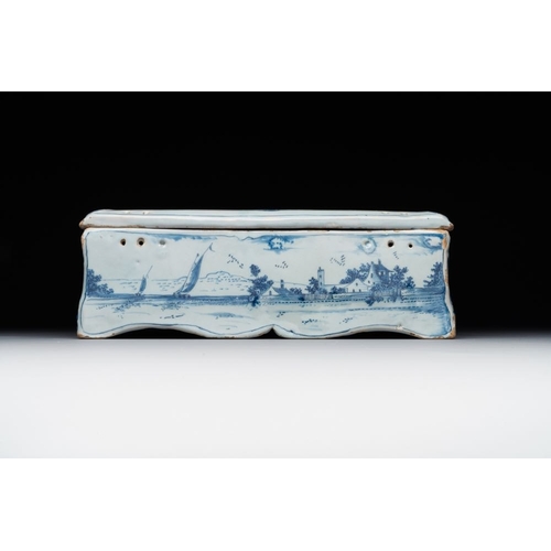 983 - A rare blue and white Dutch Delft jewellery casket and cover, 18th C.Dim.: 30 x 20 x 11 cm (incl. co... 