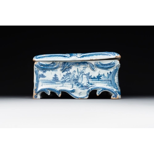 983 - A rare blue and white Dutch Delft jewellery casket and cover, 18th C.Dim.: 30 x 20 x 11 cm (incl. co... 