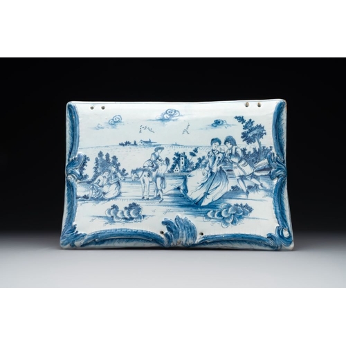 983 - A rare blue and white Dutch Delft jewellery casket and cover, 18th C.Dim.: 30 x 20 x 11 cm (incl. co... 