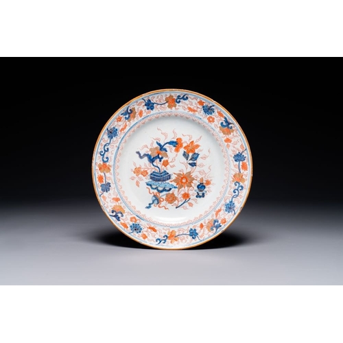 987 - A Dutch Delft Imari-style dish with antiquities, 'AK' mark, 18th C.Dia.: 28,5 cmThe absence of a con... 