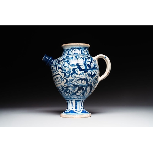 993 - A blue and white Antwerp maiolica 'a foglie' wet drug jar, 2nd half 16th C.L.: 24 cm - H.: 23,3 cmTh... 