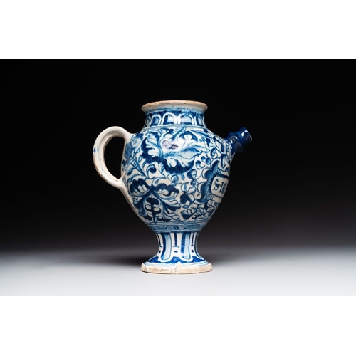 993 - A blue and white Antwerp maiolica 'a foglie' wet drug jar, 2nd half 16th C.L.: 24 cm - H.: 23,3 cmTh... 