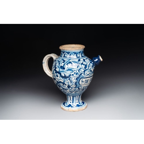 993 - A blue and white Antwerp maiolica 'a foglie' wet drug jar, 2nd half 16th C.L.: 24 cm - H.: 23,3 cmTh... 