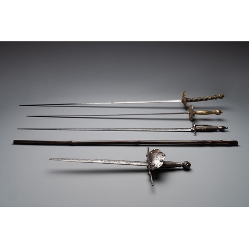 997 - A varied collection of 4 European swords and a walking stick-blade, 17/19th C.L.: 104,6 cm (the long... 