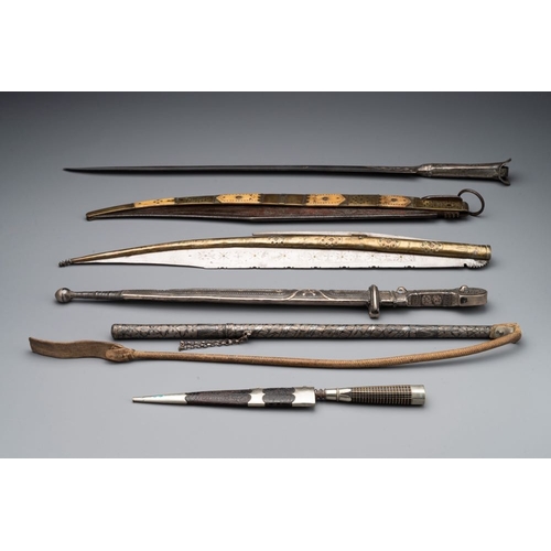 998 - A varied collection of Russian and Spanish blades and weapons, 18/19th C.L.: 52,3 cm (the longest, f... 