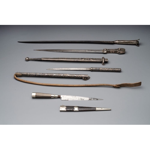 998 - A varied collection of Russian and Spanish blades and weapons, 18/19th C.L.: 52,3 cm (the longest, f... 