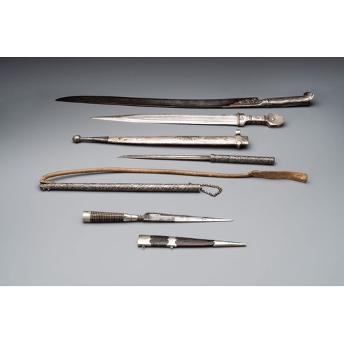 998 - A varied collection of Russian and Spanish blades and weapons, 18/19th C.L.: 52,3 cm (the longest, f... 