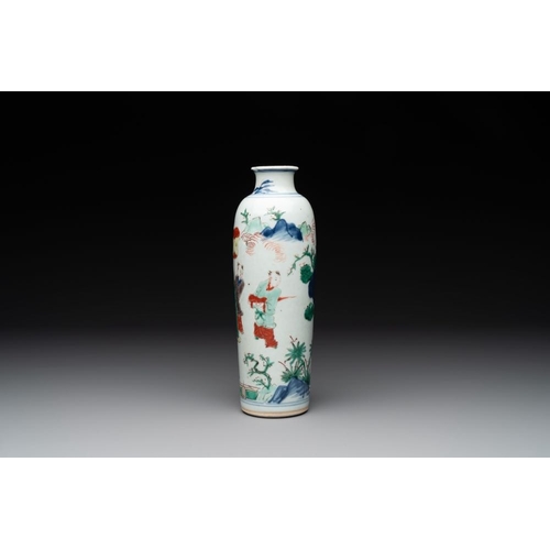 10 - A Chinese wucai 'sleeve' vase with a scholar and servants, Transitional periodH.: 24,5 cm... 