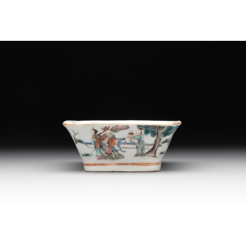 1002 - A Chinese famille rose nine-piece sweetmeat or rice table set, Tongzhi mark, 19th C.Dim.: 20,4 x 11 ... 