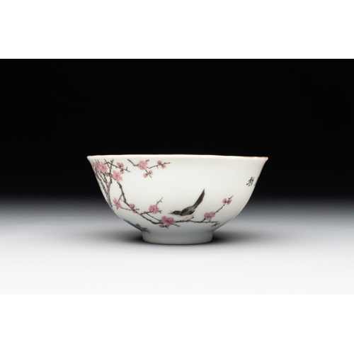 1004 - A Chinese famille rose bowl with birds amongst branches, 20th C.Dia.: 12,5 cm -H.: 6 cm... 