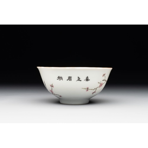 1004 - A Chinese famille rose bowl with birds amongst branches, 20th C.Dia.: 12,5 cm -H.: 6 cm... 