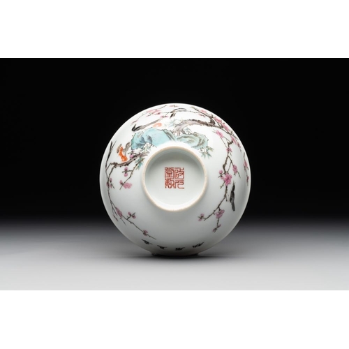 1004 - A Chinese famille rose bowl with birds amongst branches, 20th C.Dia.: 12,5 cm -H.: 6 cm... 