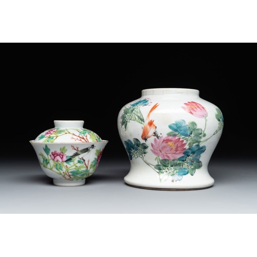 1005 - A varied collection of nine Chinese famille rose wares, 19/20th C.Dia.: 17,3 cm (the plate)Dia.: 17 ... 