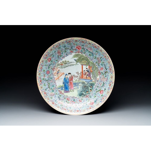 1010 - A varied collection of five Chinese famille rose, grisaille and iron-red porcelain, 20th C.Dia.: 41 ... 