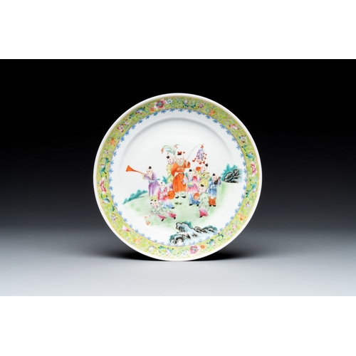 1010 - A varied collection of five Chinese famille rose, grisaille and iron-red porcelain, 20th C.Dia.: 41 ... 