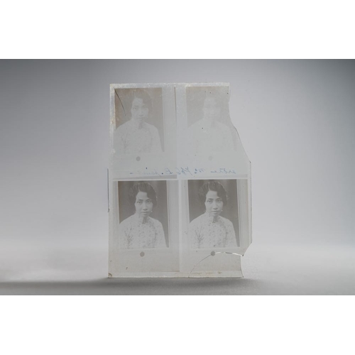 1016 - A collection of 83 wet-collodion portrait negatives on glass, China, 19th C.Dim.: 17,8 x 12,8 cm (ea... 